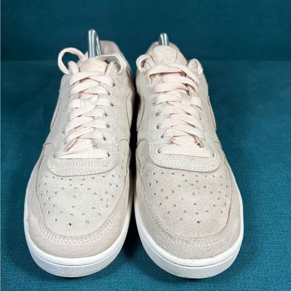 Size 7.5 - Women’s Nike Court Visión Low - Picture 5 of 9